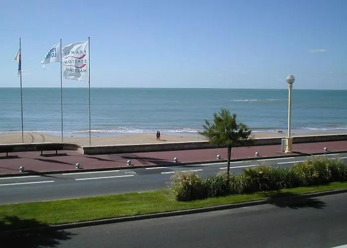 Apartment Bel appartement t3 face mer, promenade g godet, quartiers des présidents